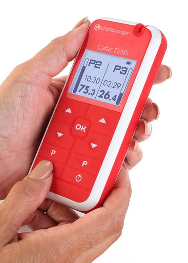 Appareil TENS Cefar Primo Pro de Chattanooga — dispositif rouge de neurostimulation électrique transcutanée avec écran LCD
